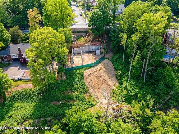 5th image of 301 Howard Ave