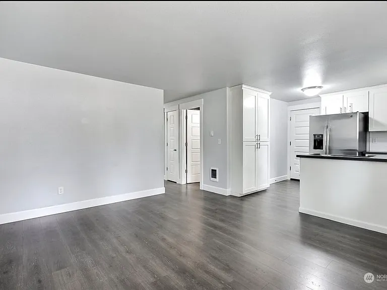 17211 13th Ave E — Photo 2