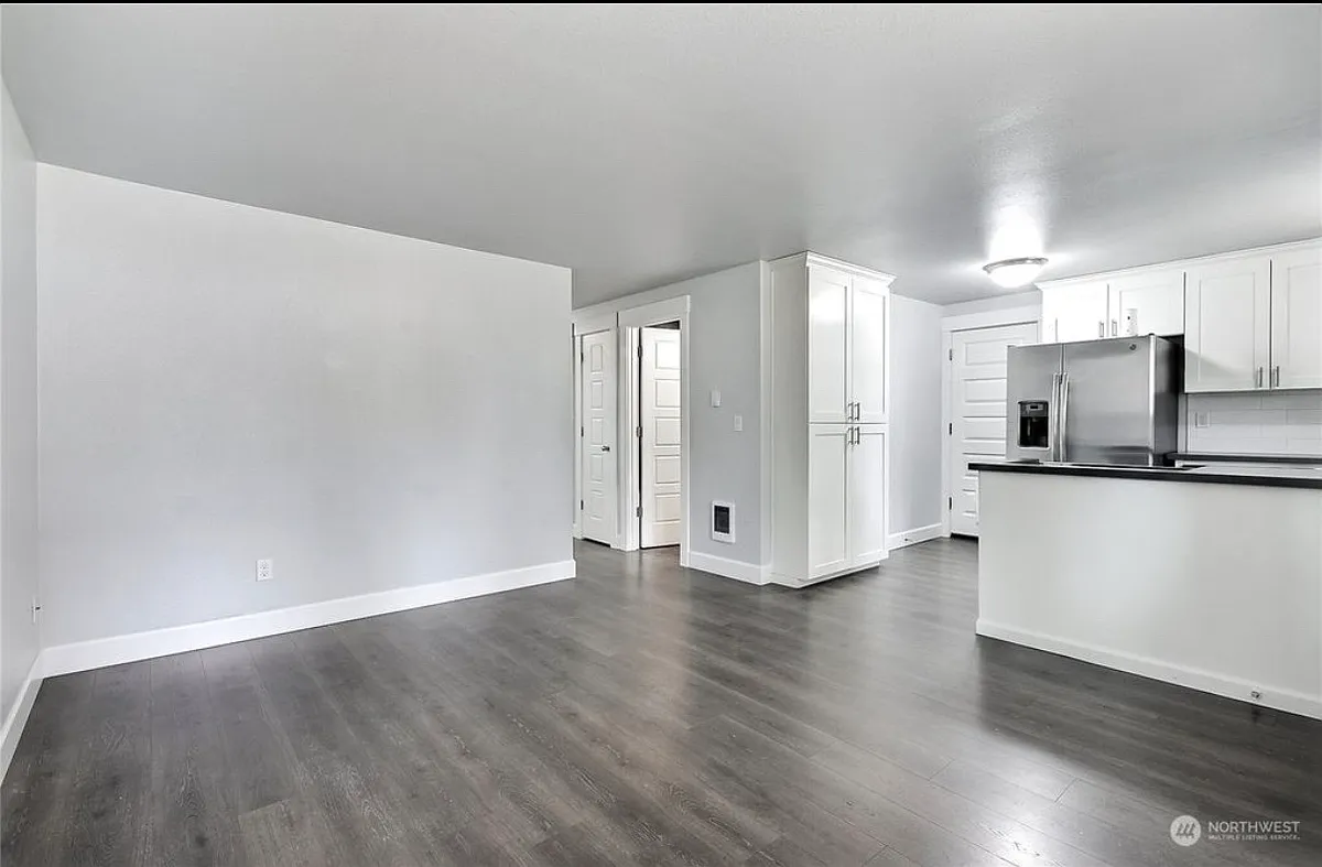 Building Photo - 17211 13th Ave E