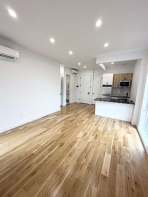 5th image of 598 Eagle Ave APT 2C