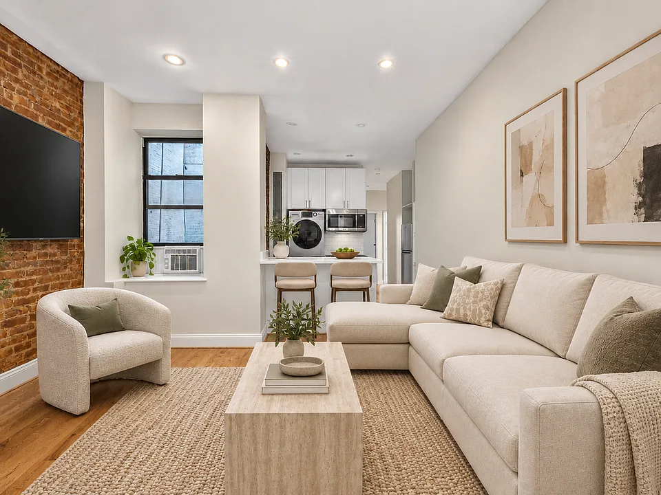 2 Bank St #8