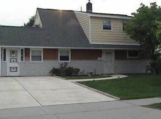 57 Nickelhill Ln, Levittown, PA 19054