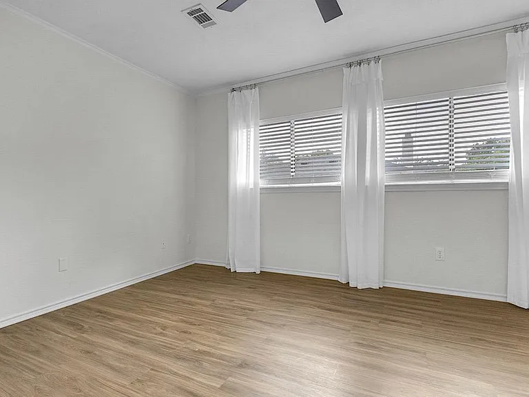 1413 Baffin Cv — Photo 19