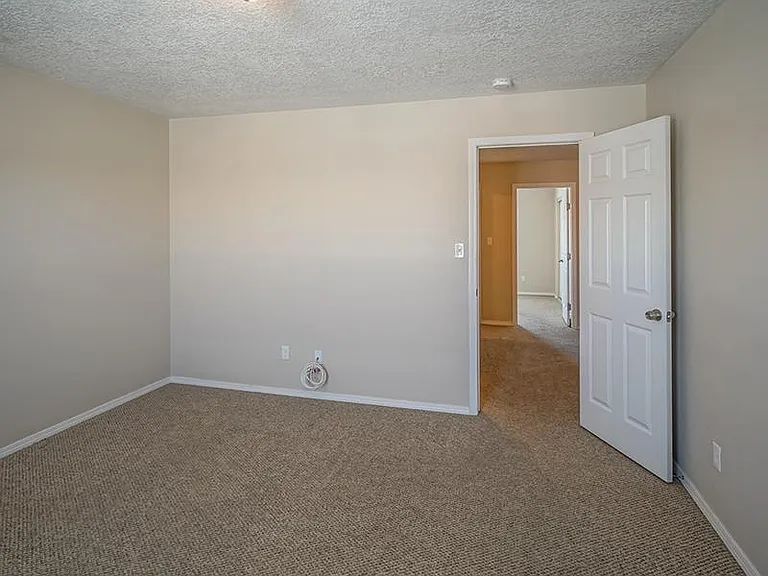 Upstairs Bedroom |3-Bedroom 2-Bathroom Apartment Homes | Coronado Townhomes