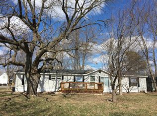 910 Main St, Keyesport, IL 62253