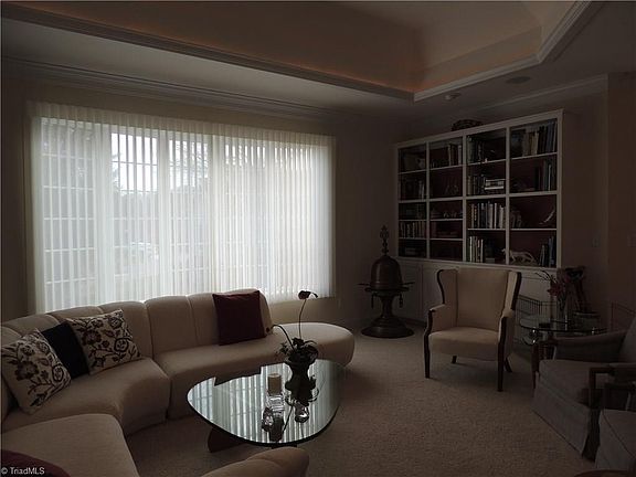 4th image of 234 Oleander Dr