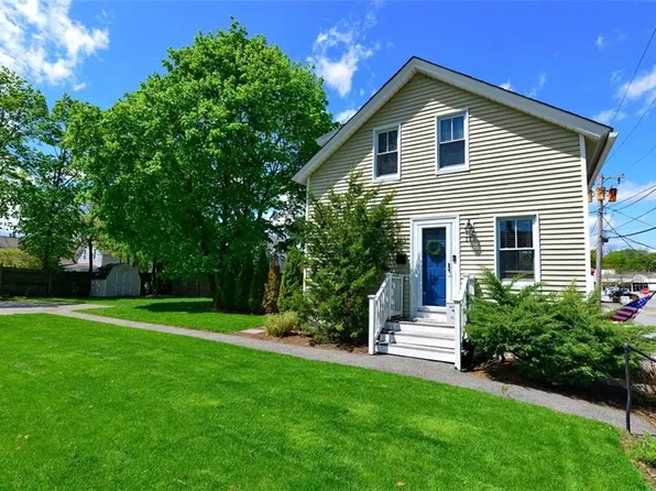17 Bridge St, East Greenwich, RI 02818