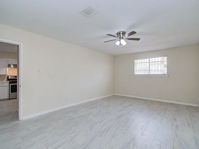 8820 Bissonnet St — Photo 10