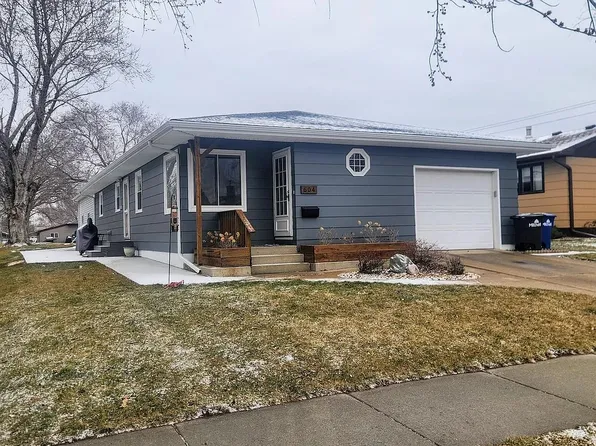 604 W 11th Ave, Mitchell, SD 57301