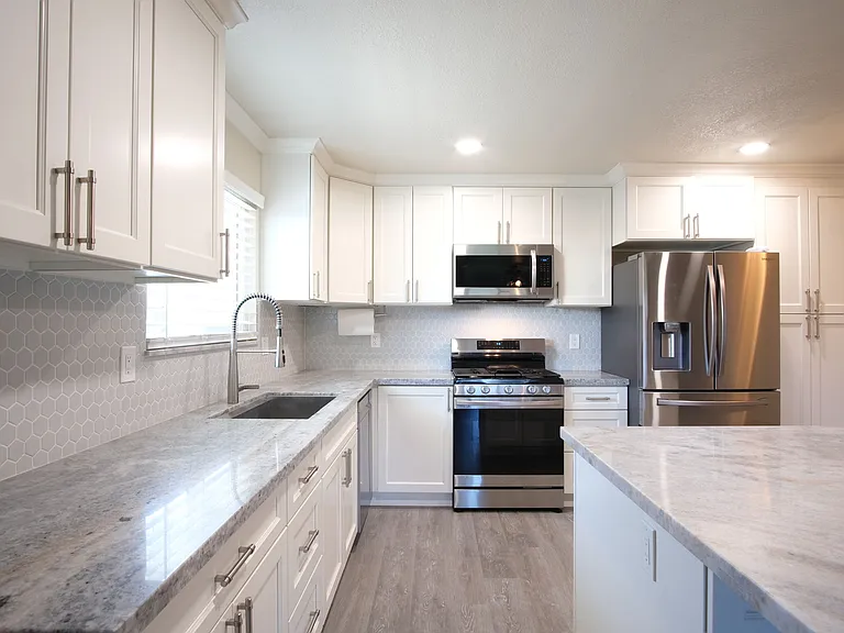 1058 Locust Ave — Photo 10
