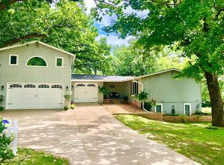 6554 Center St, Des Moines, IA 50312