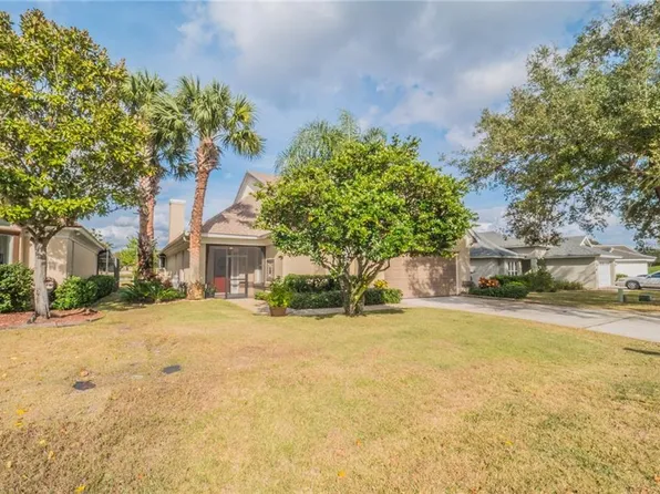 30089 Island Club Dr, Tavares, FL 32778