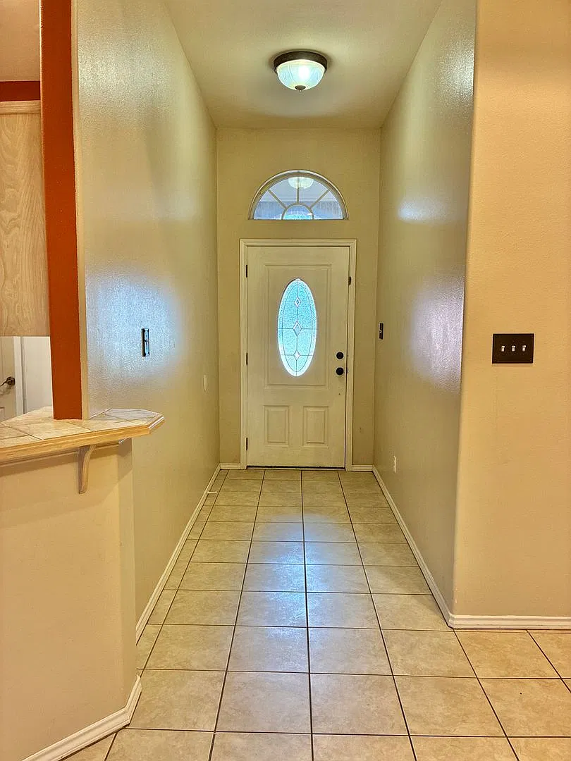 3 bed, 2.0 bath, 1330 sqft, $1,475 — Photo 2