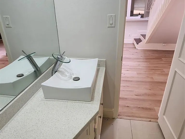 2127 Manor Green Dr — Photo 31