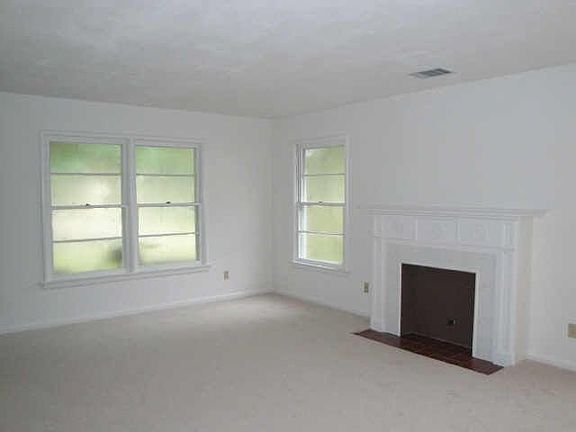3rd image of 1609 Lakeside Dr