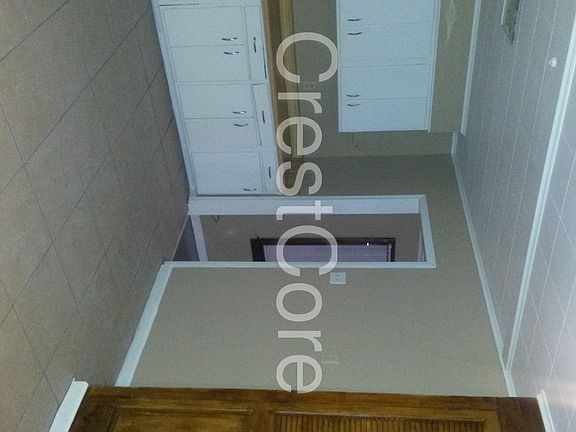 3rd image of 989 S Whitehaven Park Cir