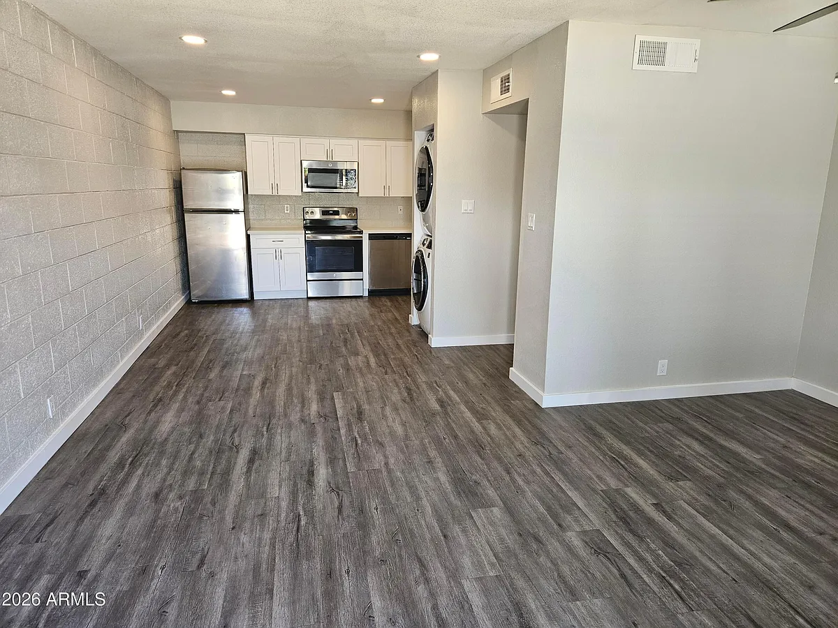 Building Photo - 1829 N 50th St #15A