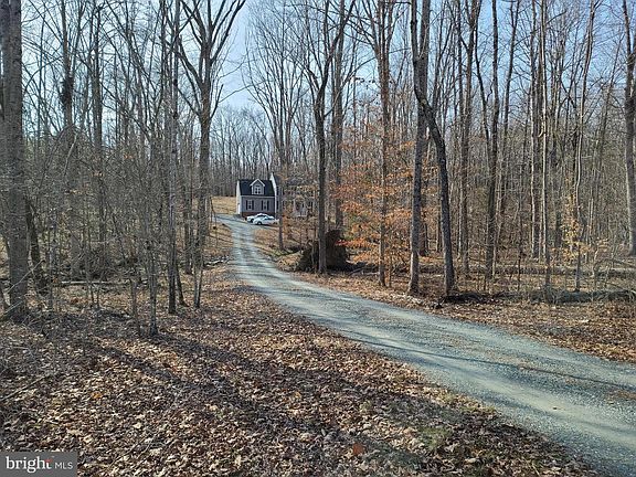 2nd image of 303 Bays Farm Dr