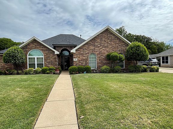 4th image of 808 Flagstone Dr
