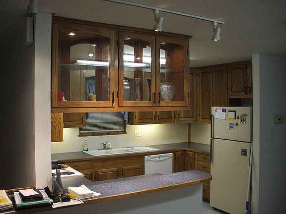 4th image of 546 Elizabeth Ln