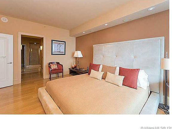 5th image of 300 S Pointe Dr APT 4202