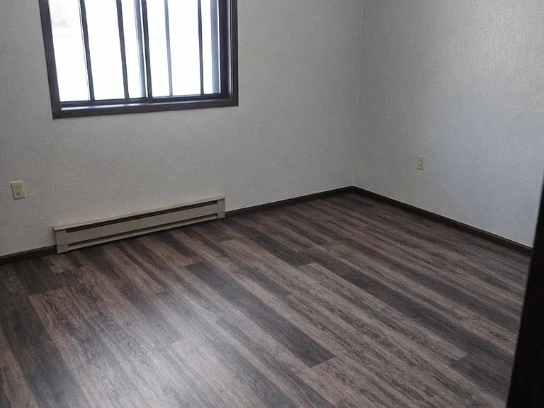 551 Lakeview Rd — Photo 3