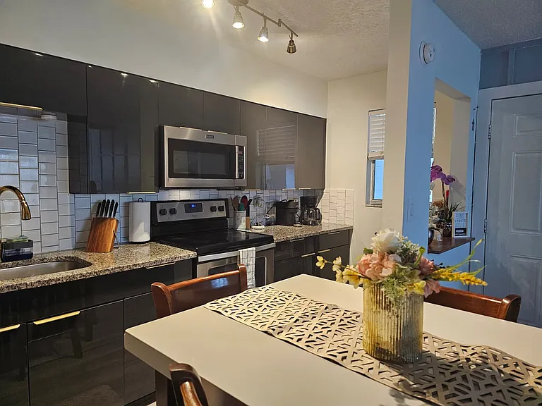 302 Lincoln Ave #3 — Photo 4