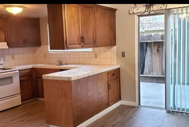 1634 W North Bear Creek Dr — Photo 4