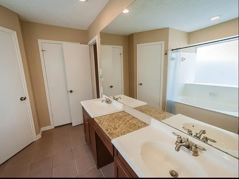 2910 Bentley Ct — Photo 11