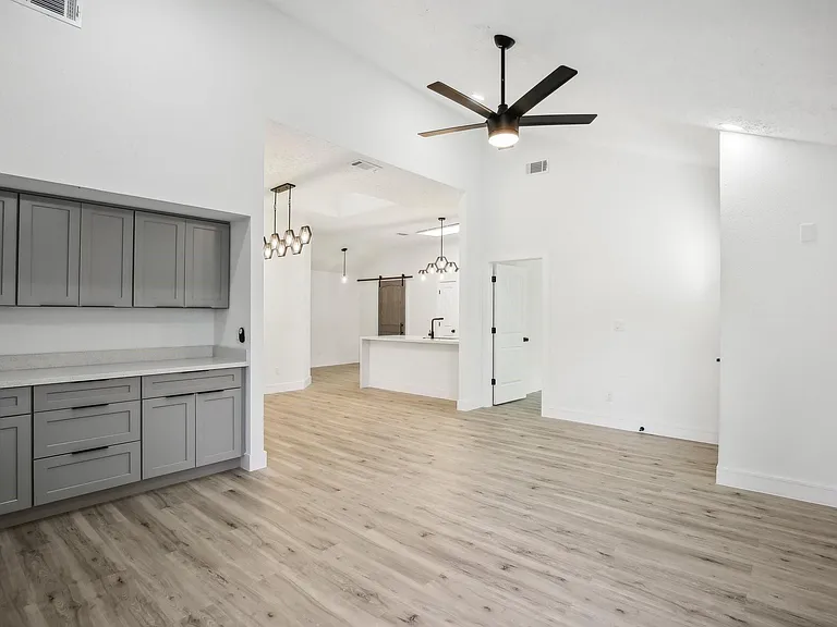 11615 Henley Dr — Photo 7