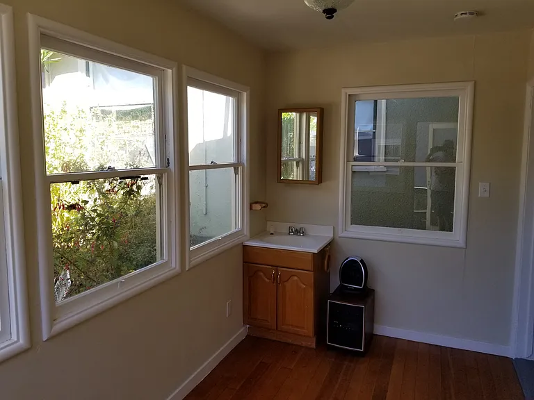 437 Athol Ave #A — Photo 10