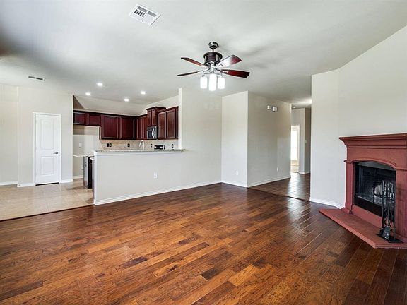 5th image of 1013 Lancashire Ln