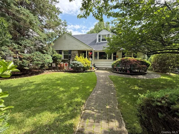 90 Transverse Road, Garden City, NY 11530