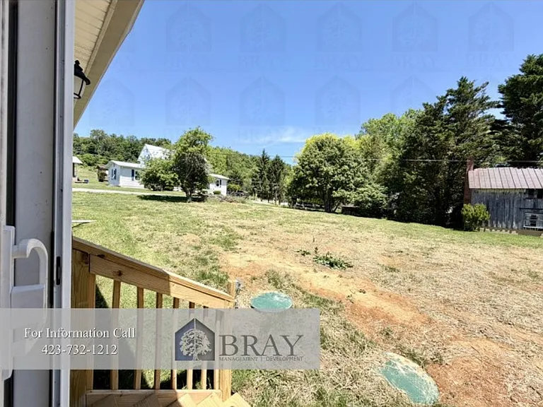 307 Honeysuckle Dr — Photo 4