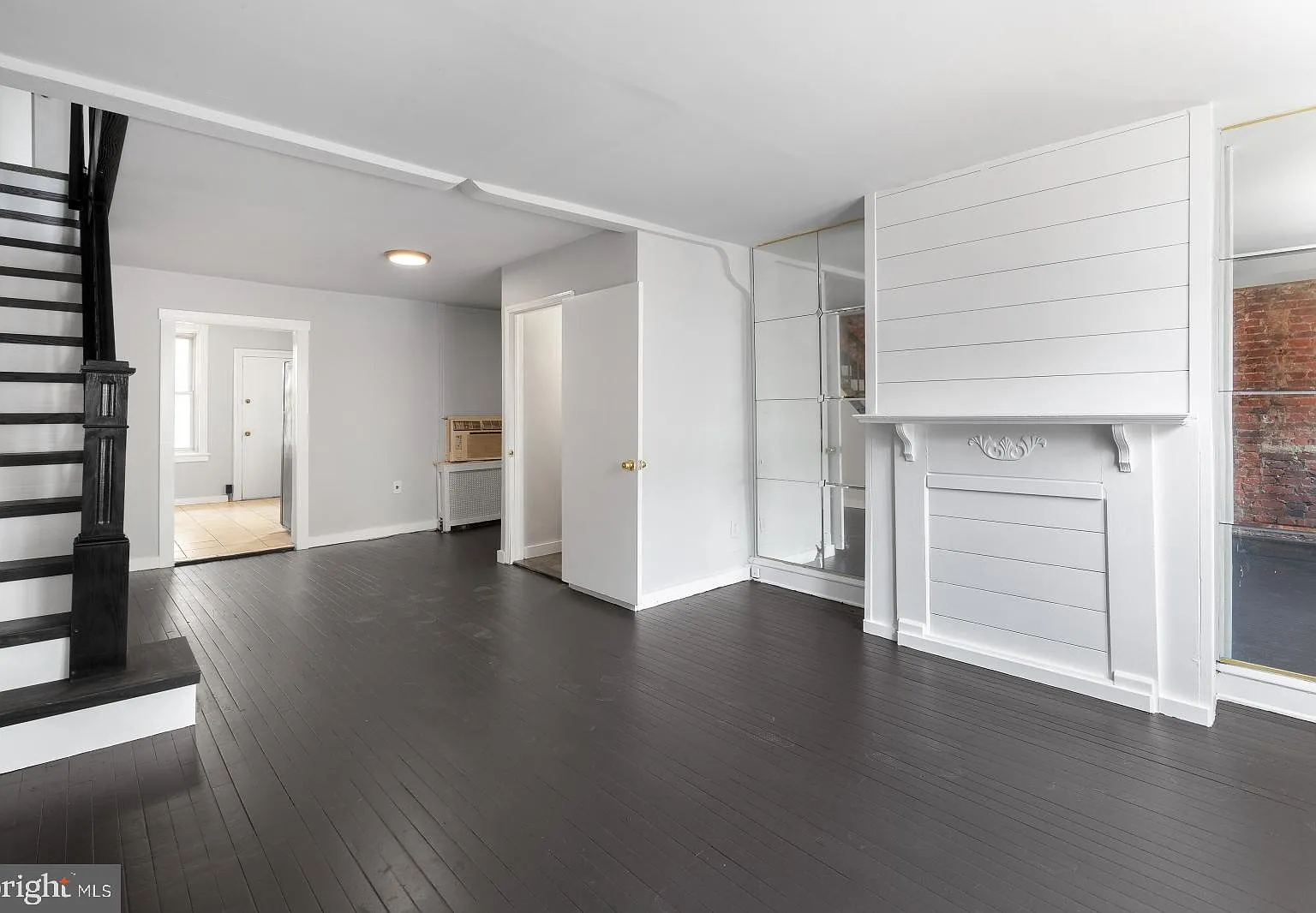 2 bed, 1.5 bath, 900 sqft, $1,395 — Photo 2