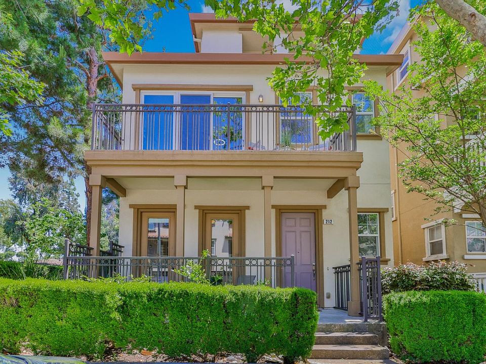 1st image of 212 Azevedo Cir