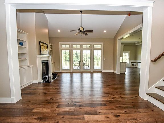 4th image of 2833 S Geneva Cir