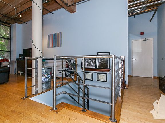 3rd image of 700 W Jackson Blvd #105L