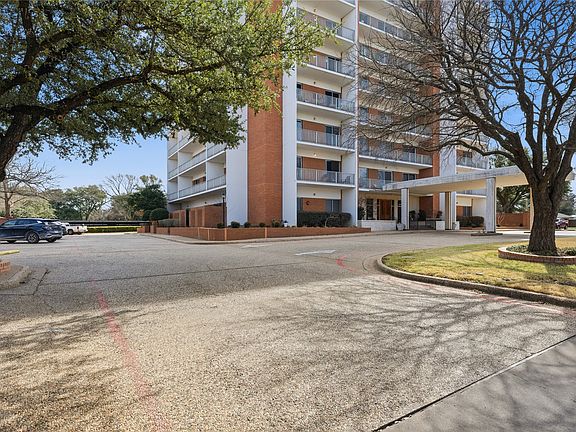 2nd image of 4924 Cobbs Dr APT 9C
