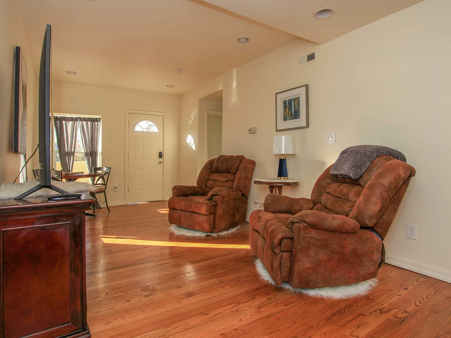 2 bed, 946 sqft, $2,400 — Photo 4