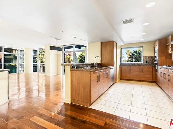 4th image of 13650 Marina Pointe Dr Unit 407