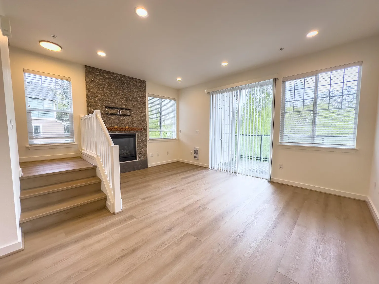 2 bed, 2.5 bath, 1277 sqft, $3,395 — Photo 4