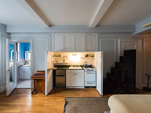3rd image of 157 E 72nd St APT 1B