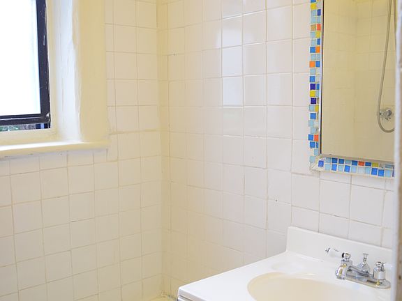 3rd image of 261 14th St #Ff