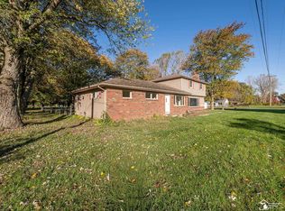 10711 Douglas Rd, Temperance, MI 48182