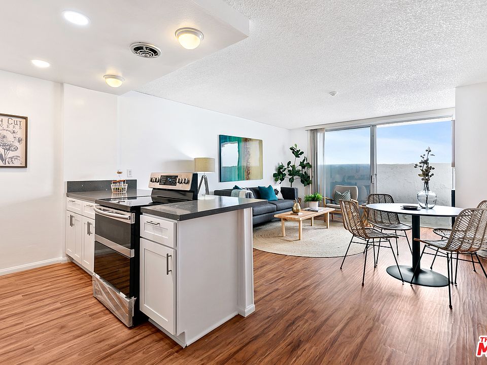 1st image of 615 Esplanade Unit 102
