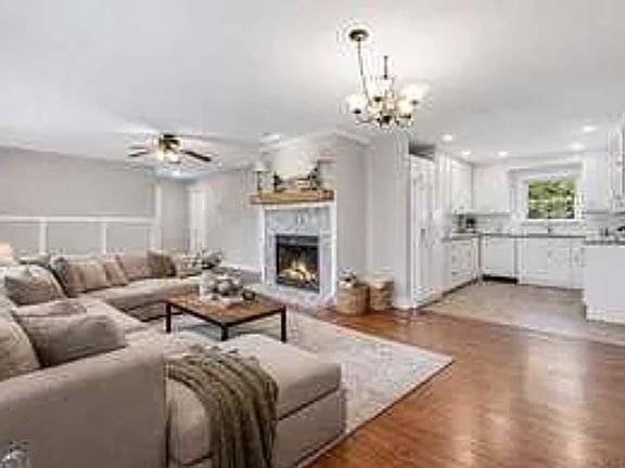 5th image of 231 Meadowbrook Dr