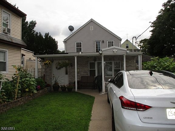 2nd image of 402 Sussex St