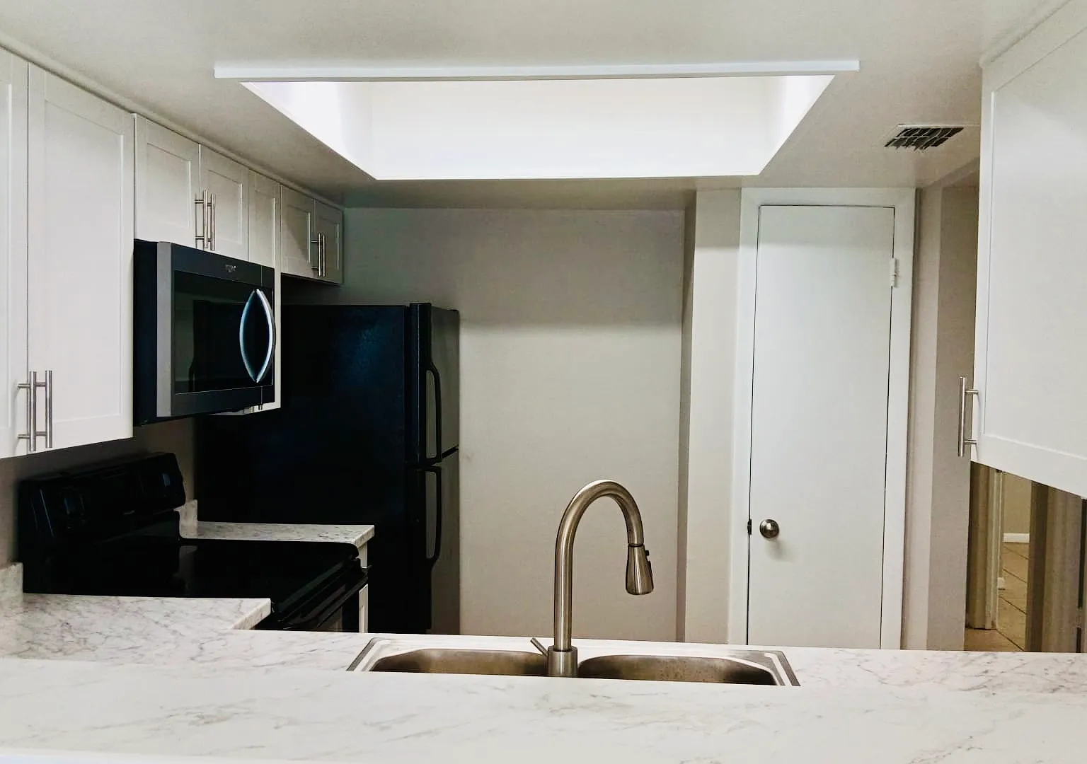 2 bed, 1050 sqft, $1,500 — Photo 2