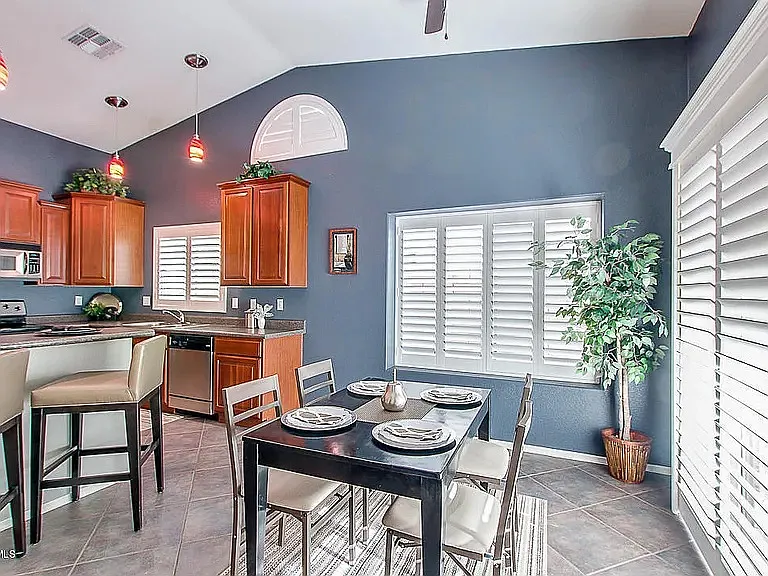 3 bed, 1690 sqft, $2,300 — Photo 4